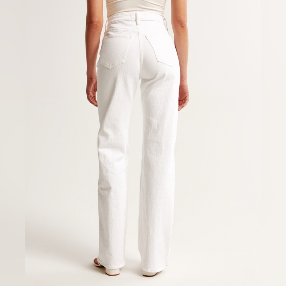 Abercrombie and Fitch Curve Love 90s Relaxed Fit High Rise Jean